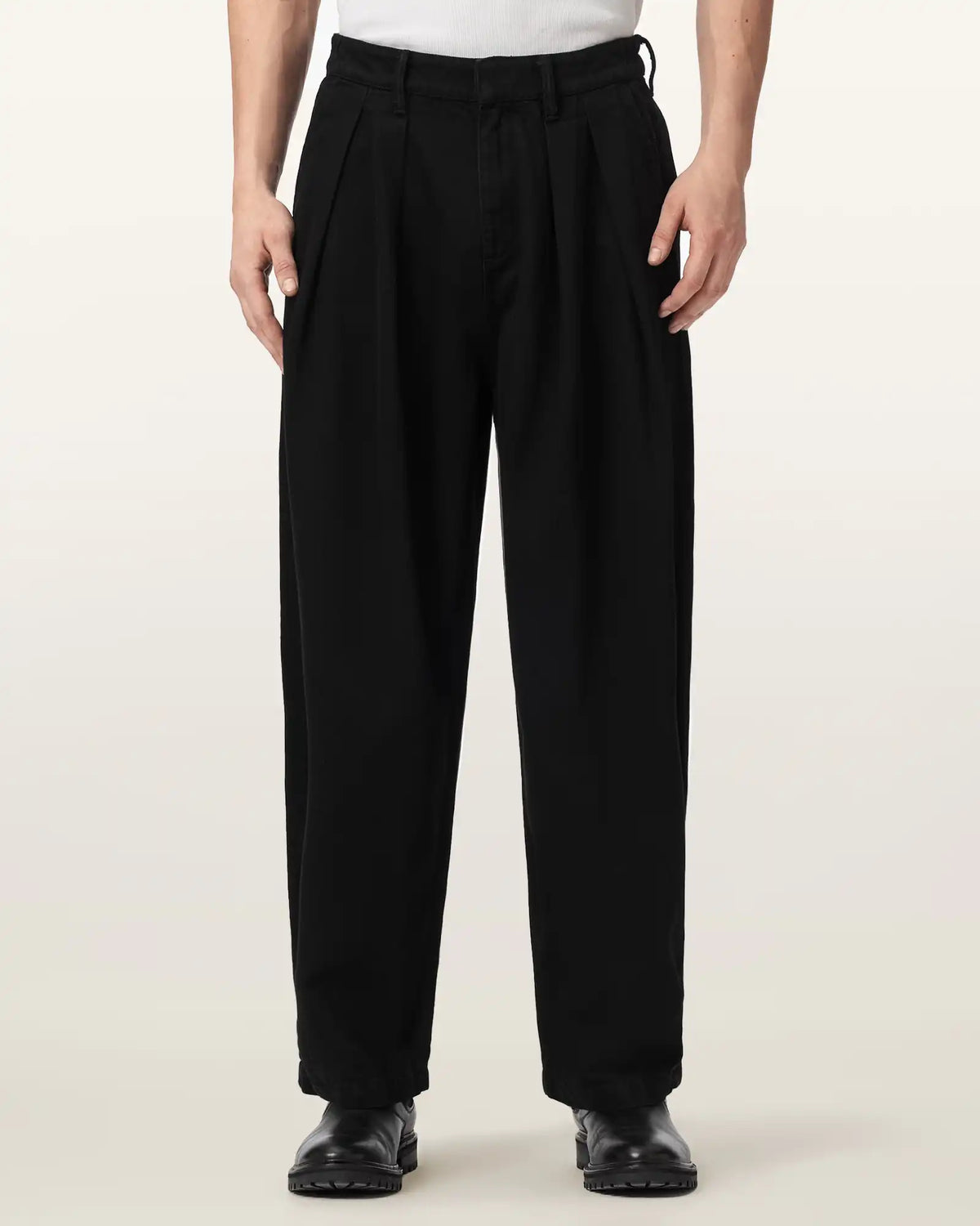 Becco Tapered Leg Pleated Pants